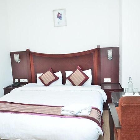 Ddr Hotel Residency Γκουργκάον Εξωτερικό φωτογραφία