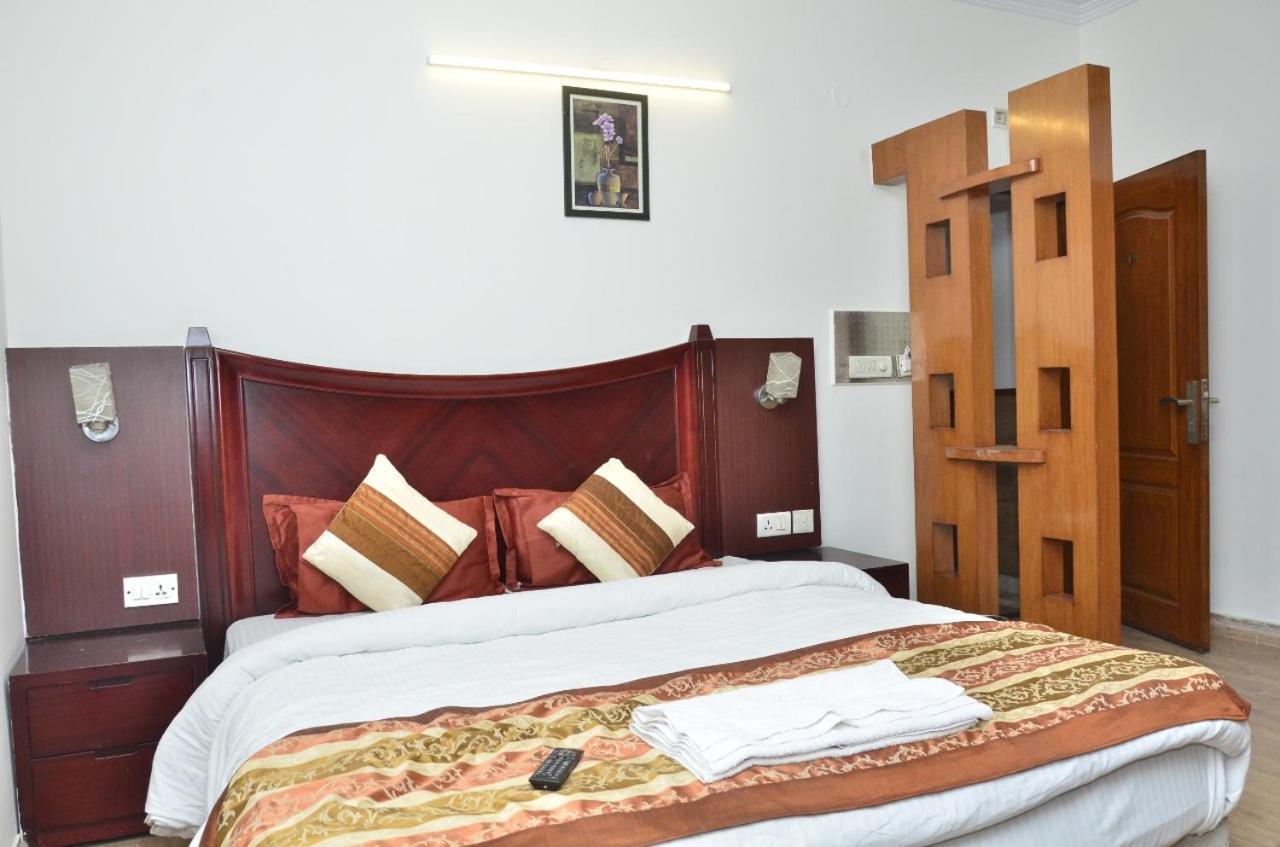 Ddr Hotel Residency Γκουργκάον Εξωτερικό φωτογραφία