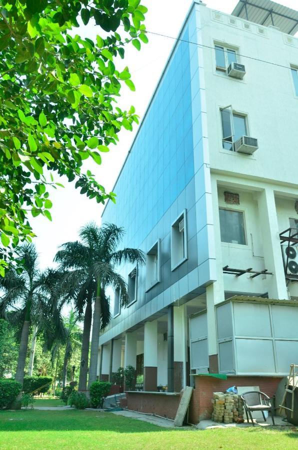 Ddr Hotel Residency Γκουργκάον Εξωτερικό φωτογραφία