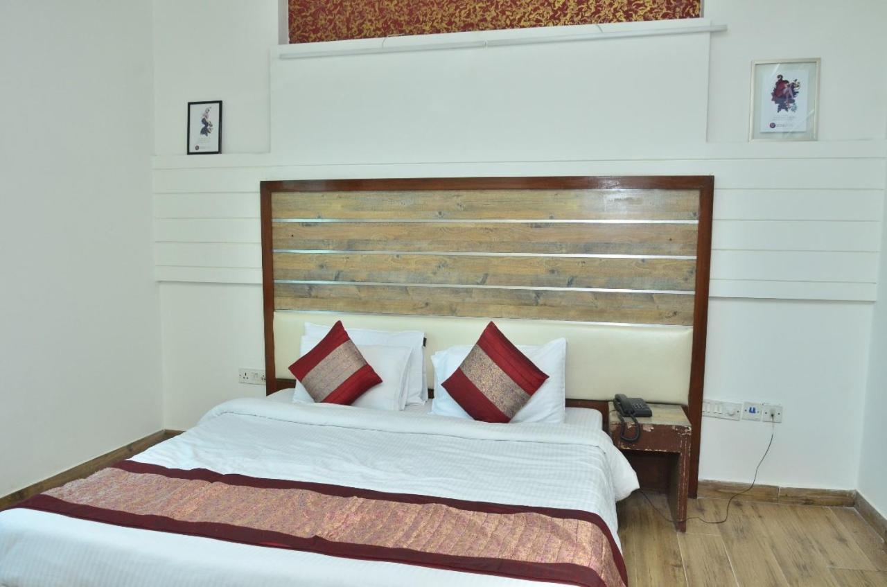 Ddr Hotel Residency Γκουργκάον Εξωτερικό φωτογραφία