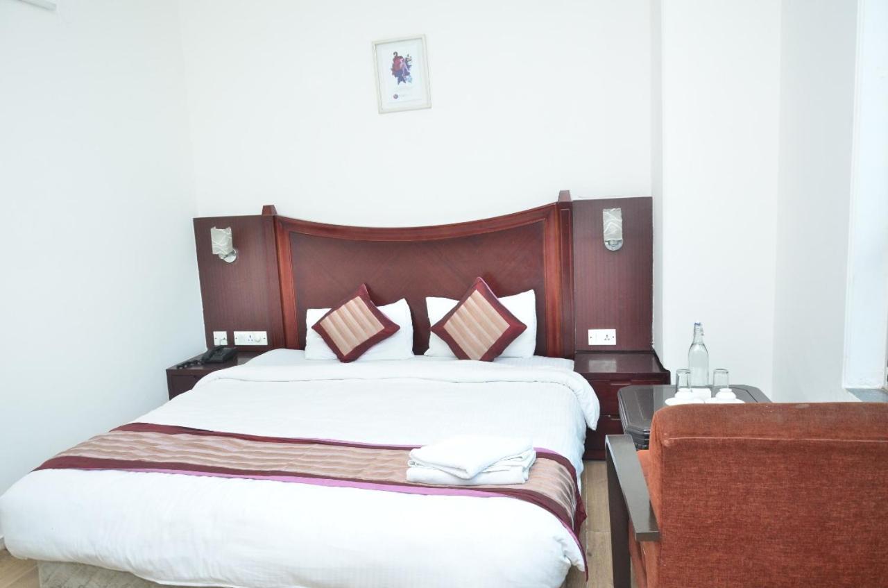 Ddr Hotel Residency Γκουργκάον Εξωτερικό φωτογραφία