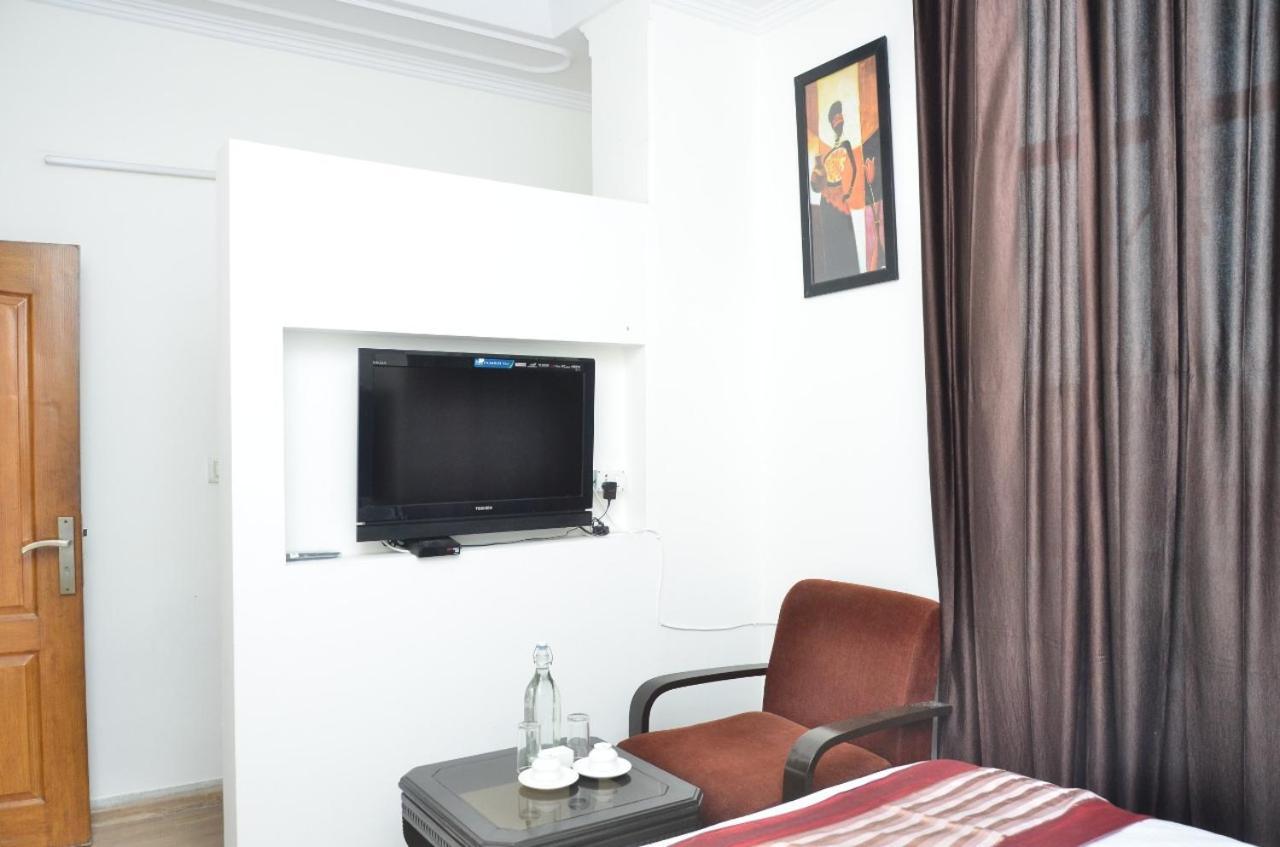Ddr Hotel Residency Γκουργκάον Εξωτερικό φωτογραφία