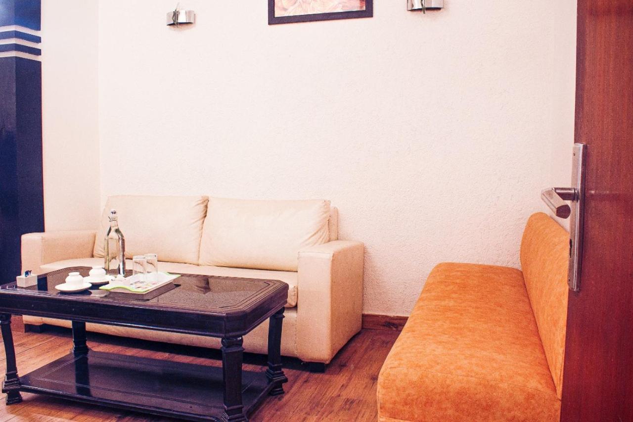 Ddr Hotel Residency Γκουργκάον Εξωτερικό φωτογραφία